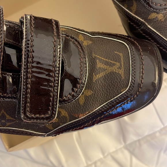 I’m selling Vintage Louis Vuitton shoes - Picture 2 of 6